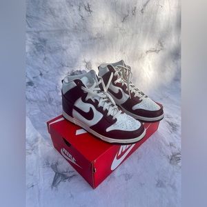 Nike Dunk “Team Red”